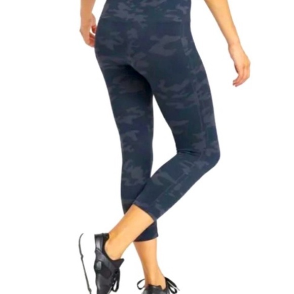 Spanx Look At Me Now Seamless Leggings in Black Camouflage - Picture 2 of 3